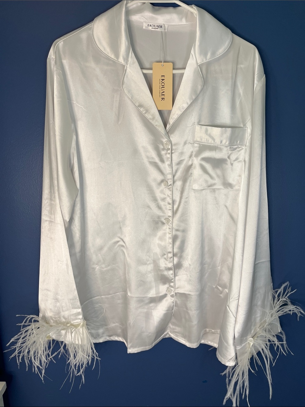 ECOUAER Satiny Feather Cuff Button-Up blouse, silky pristine White, front pocket